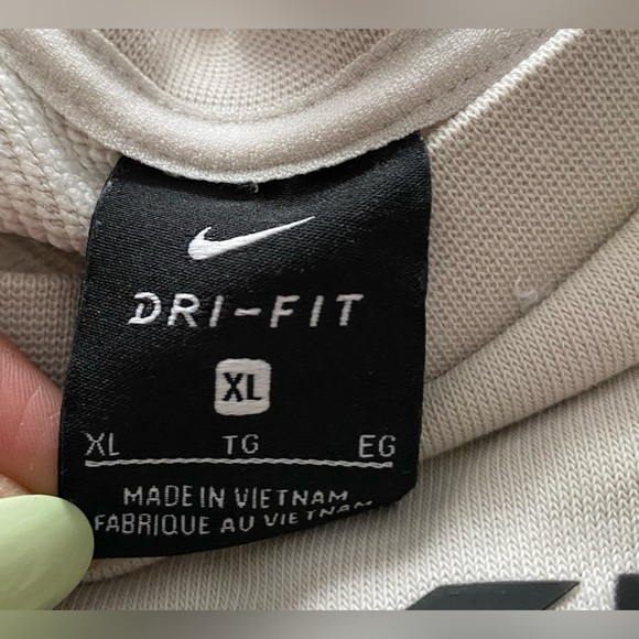 Nike XL cream woman’s sweatshirt - Picture 4 of 4